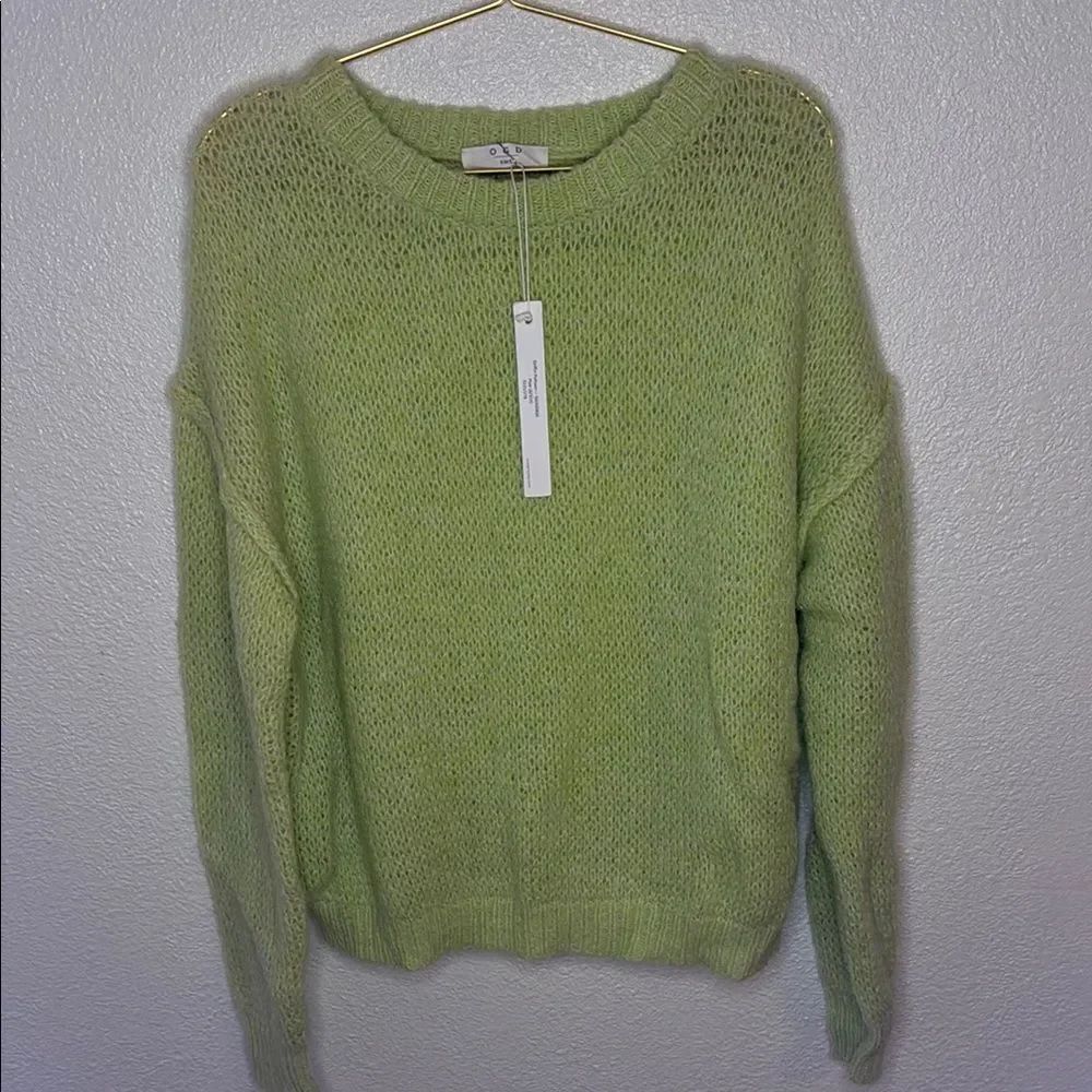 NWT- One Grey Day- Women's key lime Green griffin pullover Sweater- Size Small